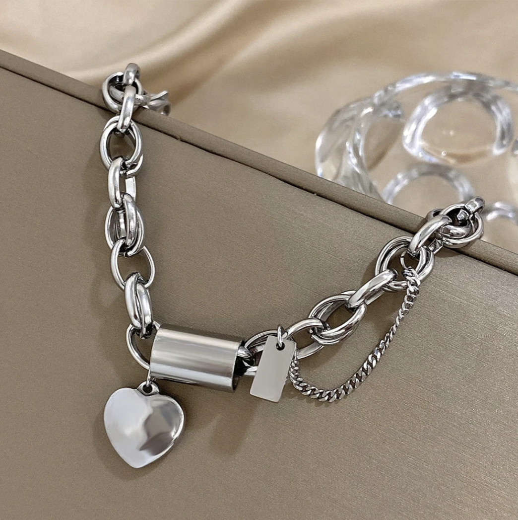 Livia Twisted Chain Heart Bracelet