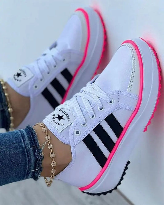 color:white