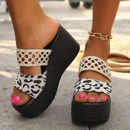 color:white