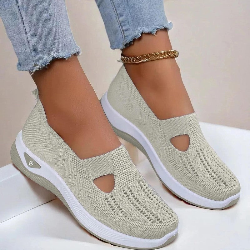color:beige