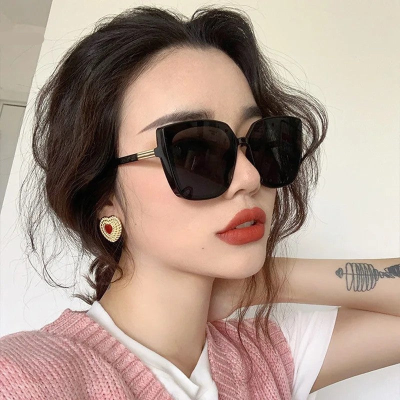 Rivaro Oversized Square Elegant Sunglasses
