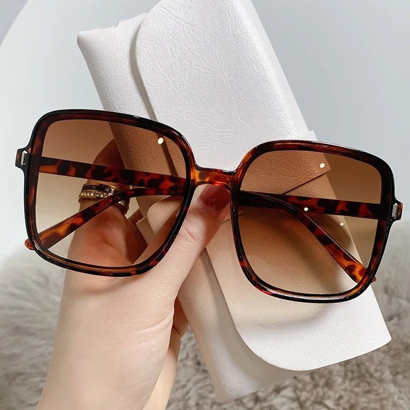 Valini Oversized Square Elegant Sunglasses