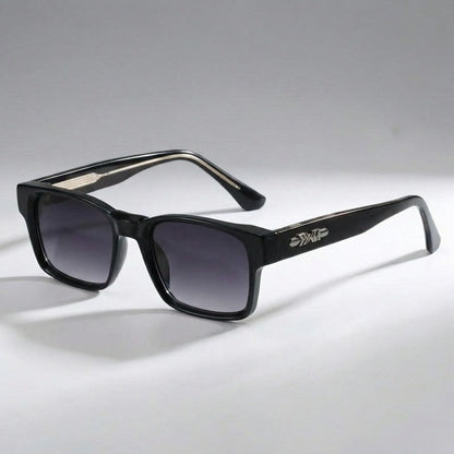 color:black